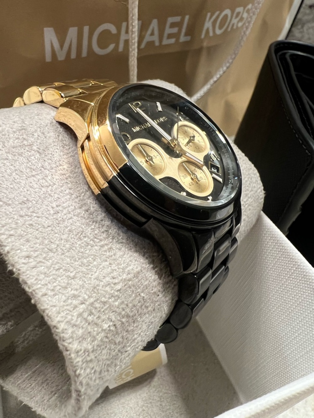MICHAEL KORS Runway Two-Tone Watch And Cooper Saffiano Leather Billfold Wallet - Picture 5 of 10
